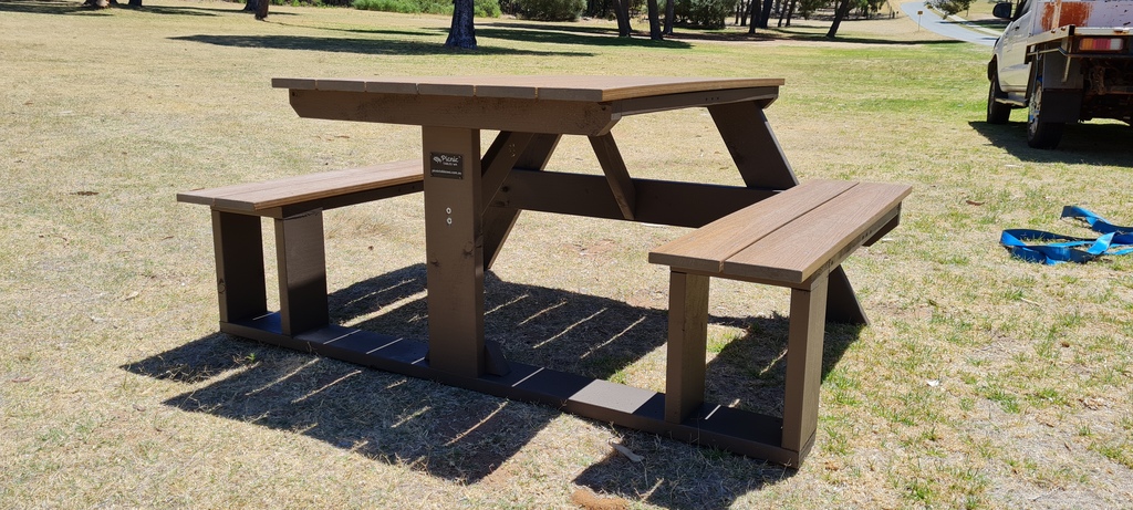 Picnic Bench 