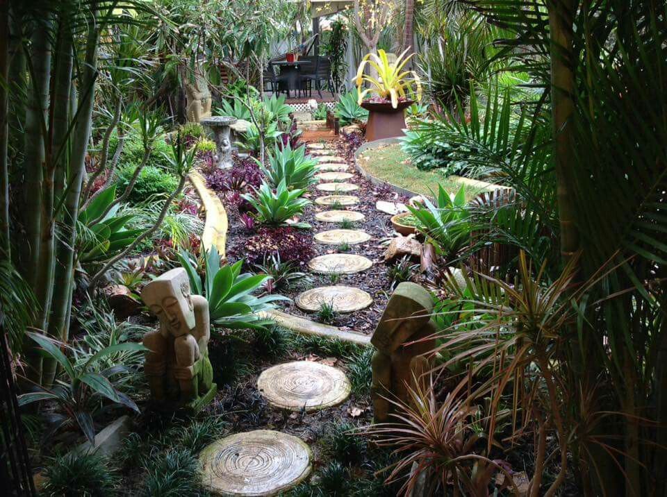 cute small tropical garden ideas Entryway