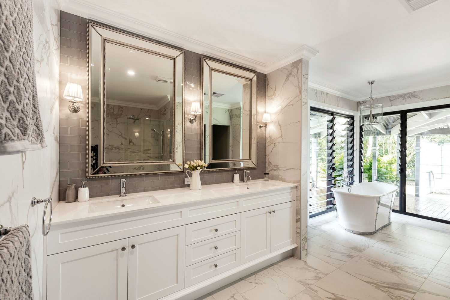 hamptons style bathroom with Neutral colours