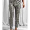 Azura Exchange Breezy Leopard Joggers – M